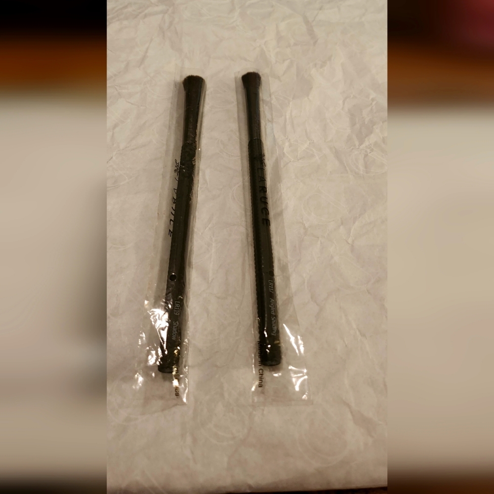 LARUCE Make-up Brush Pair LR117 & LR119 Black 7.5" NWOT